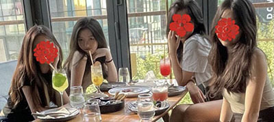 15歲李嫣與閨蜜聚會(huì)，穿背心超短褲明星范十足