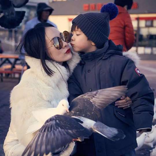 孩子在學(xué)校被同學(xué)欺負(fù)，明星媽媽都是怎樣處理的？