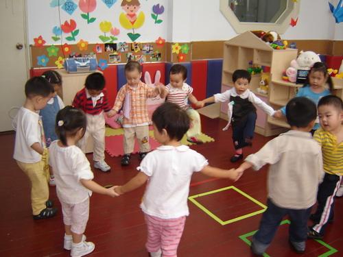 孩子剛上幼兒園，三天兩頭哭鬧不想去？三招助家長(zhǎng)搞定分離焦慮