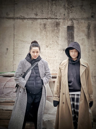 靳東老婆近照曝光，皮膚白皙白發(fā)搶鏡