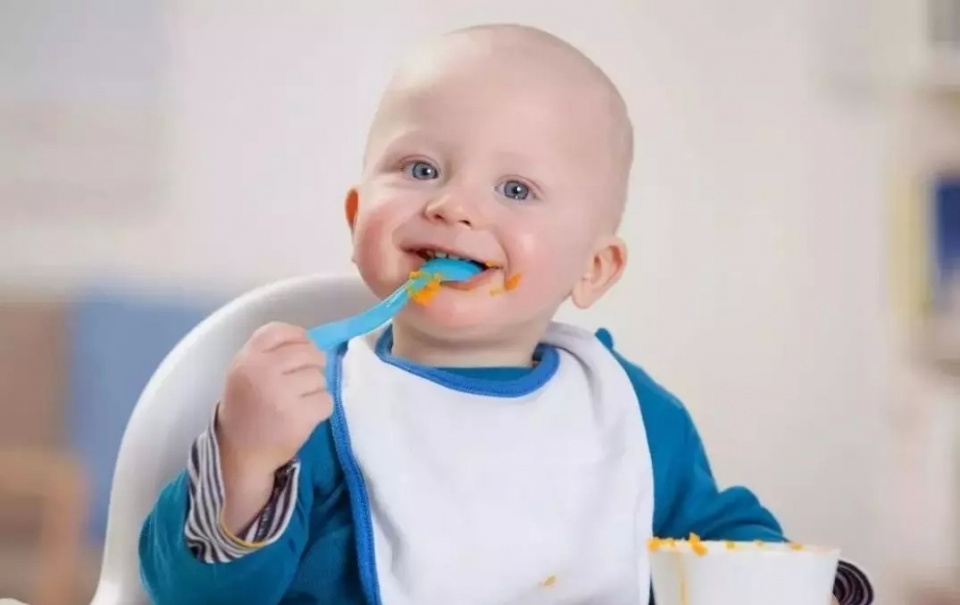 寶寶被“過度喂養(yǎng)”的3種表現(xiàn)，寶媽平時要注意