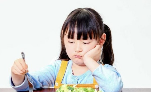 孩子一歲前添加輔食,家長要牢記“3做3不做”,對孩子成長有幫助