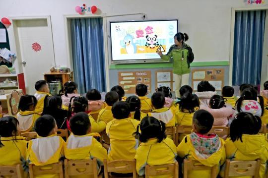 生源減少?zèng)_擊幼兒園：多地出生率下跌 人口流出地影響更大