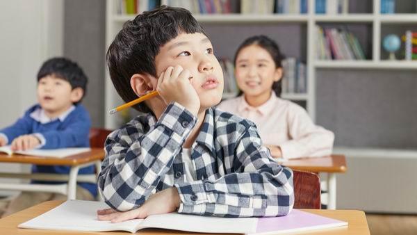 為啥孩子看電視很專注，寫作業(yè)老走神？