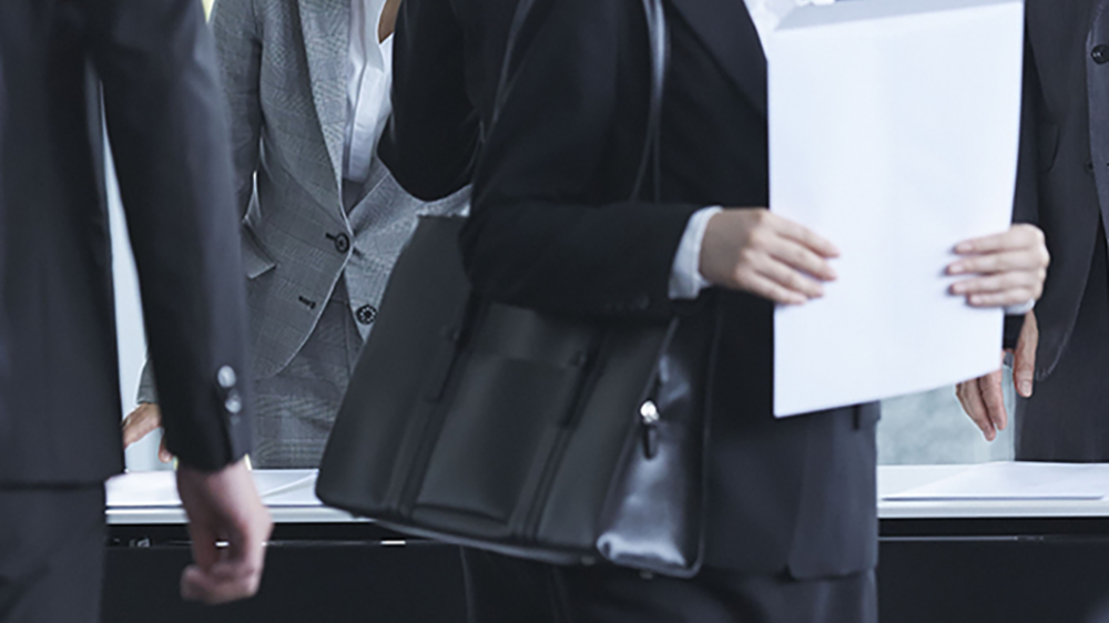 女性求職被問是否愿意3年不生娃？記者調(diào)查職場女性遭遇隱性歧視