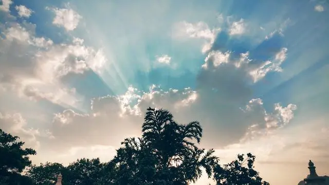 暖心高考｜新疆：提醒高考生家長(zhǎng)多用“肯定句”幫孩子穩(wěn)定情緒