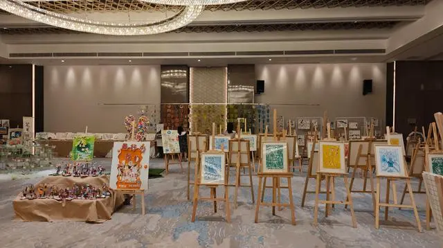 像孩子那樣畫畫，聽幼兒的無聲語言 “為愛代言，‘漫’畫成長”兒童畫展在鄭舉辦