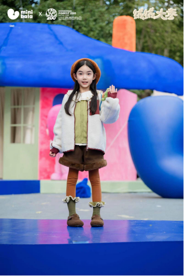 絨化秋冬，Mini Bala貼了貼南京紅山森林動(dòng)物園