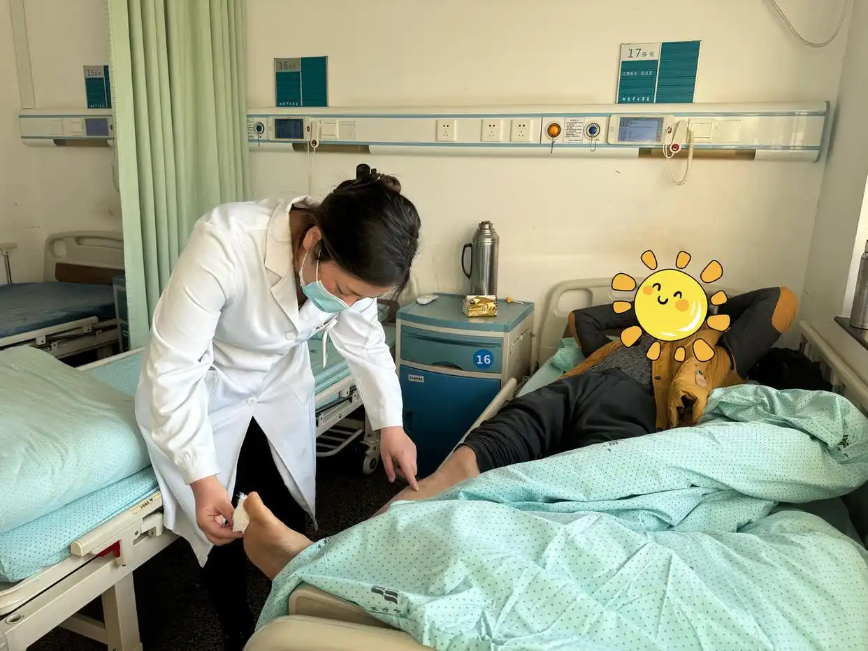 僅五天，男子雙腳就出現(xiàn)潰爛！這個很多人愛做的冬季養(yǎng)生行為實則很危險